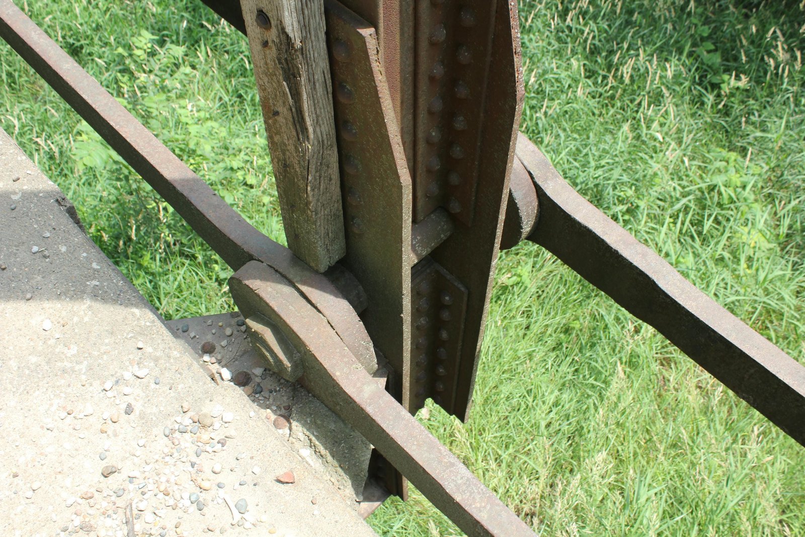Lower connection